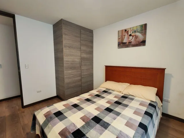 Departamento Amueblado en Venta 3 Dorm. Sector Av Primero de Mayo, Azuay — imagen 3