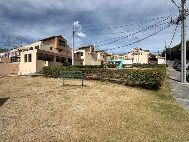 Casa Familiar en Conjunto Privado – Sector Portal Shopping — imagen 2