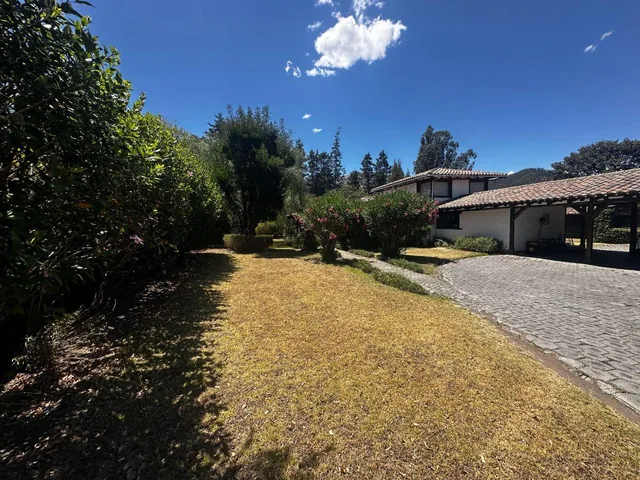 Se Vende Terreno con Casa Dentro de Urbanización en Cumbaya — imagen 4