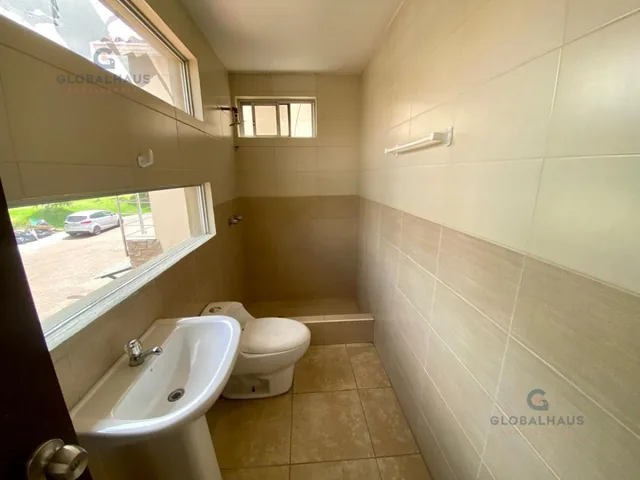 Casa en Venta de 4 Habitaciones en Villa Club Z. R. Guayas — imagen 2