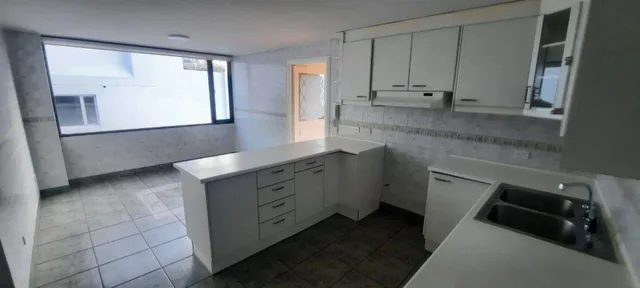 Penthouse de 260 m² con 3 Dorm. en Venta - Sector González Suárez — imagen 4