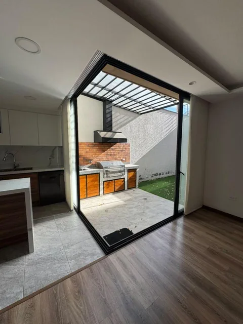 Departamento de 121 m² y 2 Patios de 33 m² Pb 3 Habitaciones en Venta en Unión Nacional / El Bosque — imagen 4