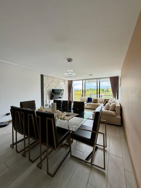 Departamento de 2 Habitaciones con Balcón - en Venta - Tumbaco - 130 m² — imagen 2