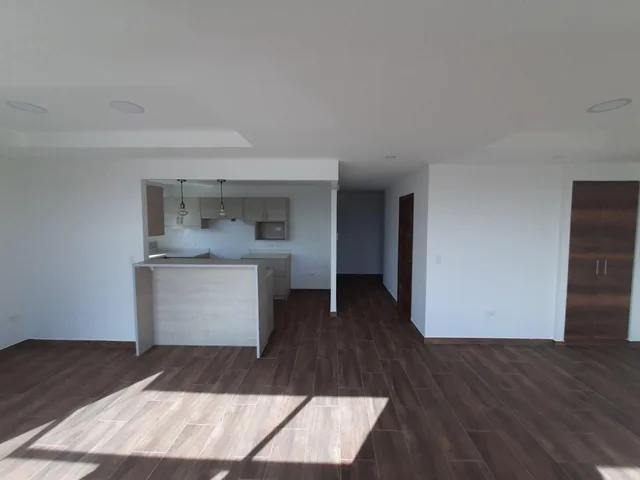 Dpto 102 m² + 42 m² Terraza Bbq y Parqueadero en Mastodontes | $97.000 — imagen 4