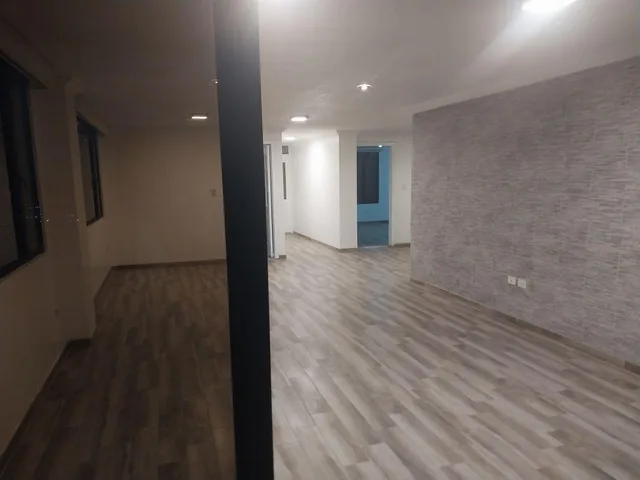 Vendo Hermoso Departamento con Una Vista Unica en El Pinar Alto, en El Tercer Piso Sin Ascensor. Provincia de Pichincha — imagen 2