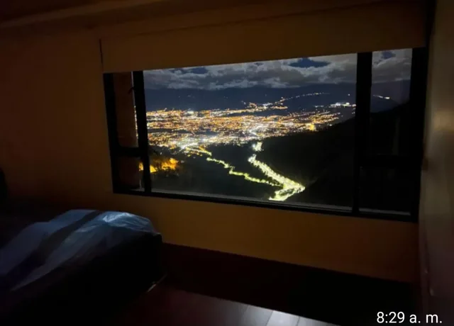 Vendo - Rento Espectacular Penthouse con Mejor Vista a Quito, Valles y Los Nevados — imagen 3
