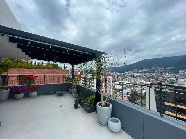 Departamento Penthouse de Venta, Eloy Alfaro y Portugal, Duplex, Terraza Frontal. Vista — imagen 5