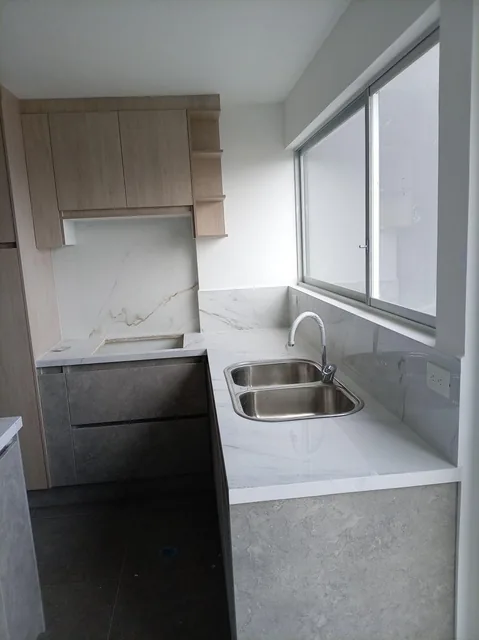 Hermoso Departamento de 2 Habitaciones con Jardín Privado — imagen 3