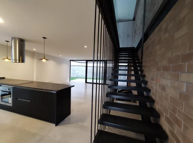 Casa en Venta en Cumbayá Sector La Primavera Conjunto Privado con Piscina — imagen 4