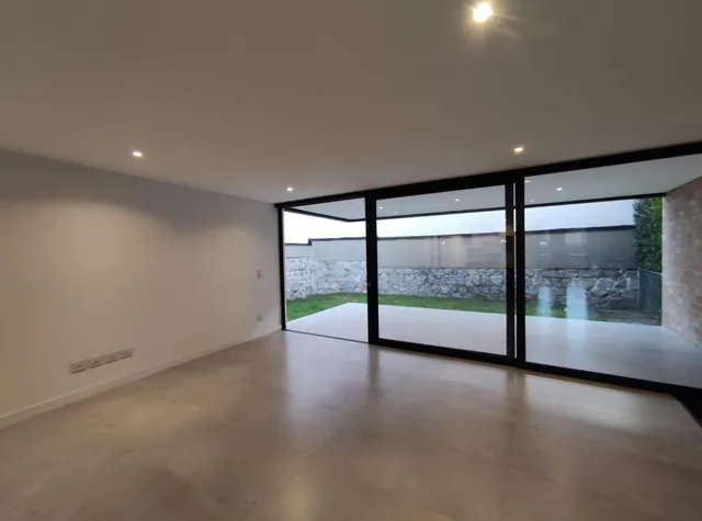 Casa en Venta en Cumbayá Sector La Primavera Conjunto Privado con Piscina — imagen 2