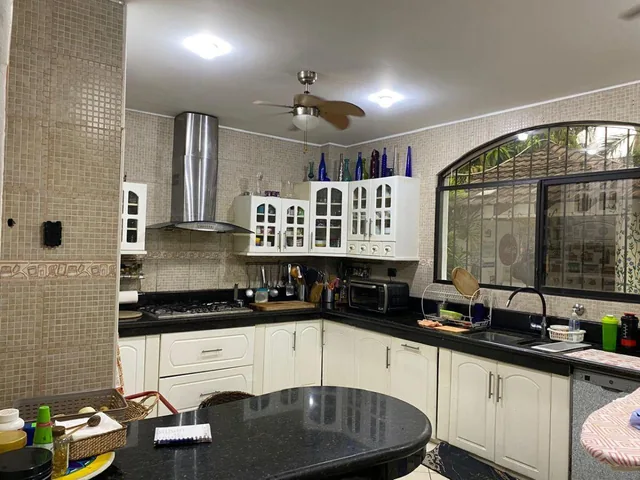 Vendo Casa Grande en Urbanización Puerto Azul, de 4 Habitaciones Cada Una con Su Baño. Guayas — imagen 5