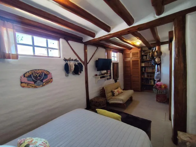 Acogedora Casa Rústica en Madera y Ladrillo — imagen 4