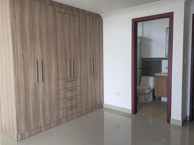 Depa a La Venta Frente Al Mar en Manta a Minutos del Mall del Pacifico, Manabí — imagen 2