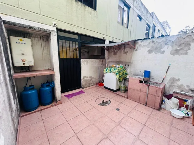 Vendo Casa Sur de Quito Sector Las Cuadras Conjunto Emt — imagen 5