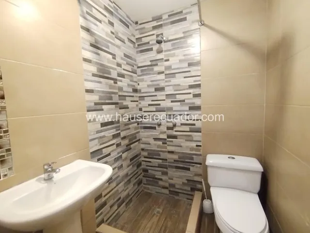 Venta de Casa en Conjunto / Pomasqui | Lista Para Habitar, 3 Habitaciones / Estudio y Seguridad 24/7 — imagen 3