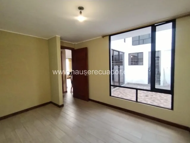 Venta de Casa en Conjunto / Pomasqui | Lista Para Habitar, 3 Habitaciones / Estudio y Seguridad 24/7 — imagen 2