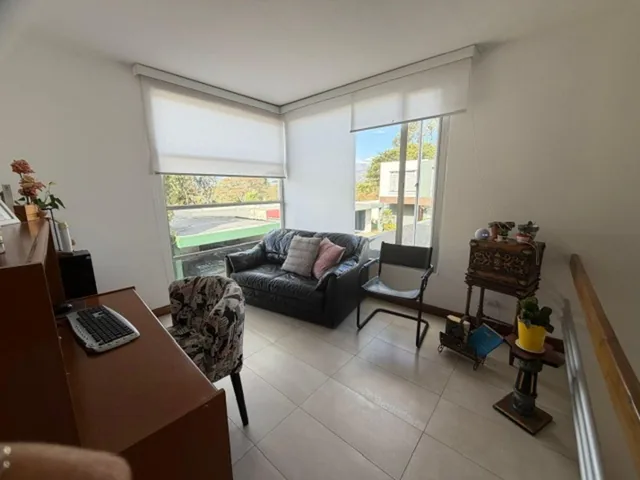Vendo Luminosa Casa en Conjunto Privado Sector Pillahua — imagen 4