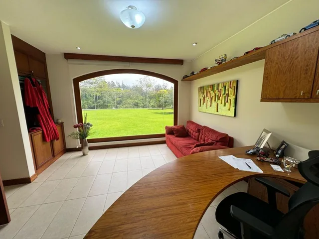 Venta Casa Lujo Cumbayá - Miravalle 4 Dorm. en Urbanización — imagen 2