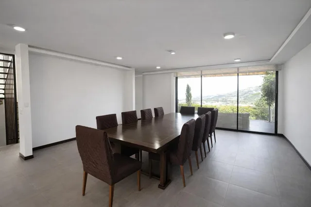 Casa en Venta Cumbayá de 6 Habitaciones, 2 Dorm. Planta Baja — imagen 4