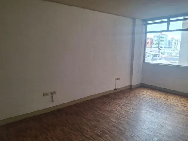 Av Colon, Departamento de 3 Habitaciones, Vista, 1 Parqueo — imagen 5