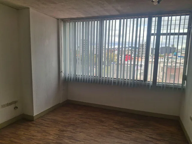 Av Colon, Departamento de 3 Habitaciones, Vista, 1 Parqueo — imagen 2