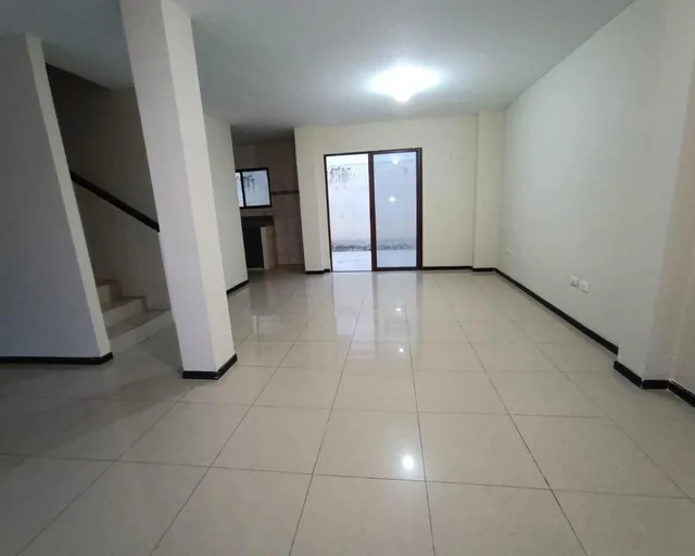 Casa de Venta en La Rioja - Asturias, Guayas — imagen 4