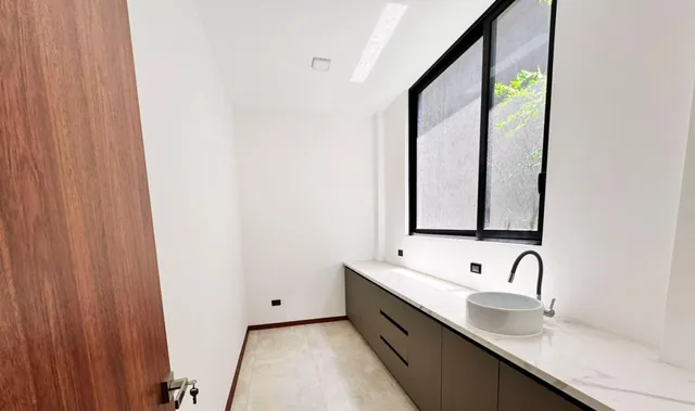 Casa 320 m² en Venta en Tumbaco — imagen 4