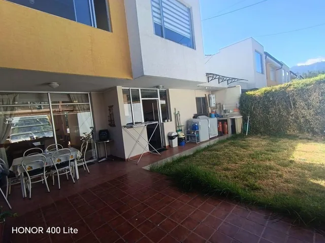 Hermosa Casa de 250 m² con 4 Dorm. en Venta en Cumbayá — imagen 4