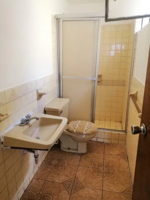 Casa Esquinera en Venta - La Magdalena | 3 Departamentos Independientes | 6 Parq — imagen 3