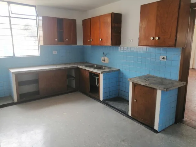 Casa Esquinera en Venta - La Magdalena | 3 Departamentos Independientes | 6 Parq — imagen 2