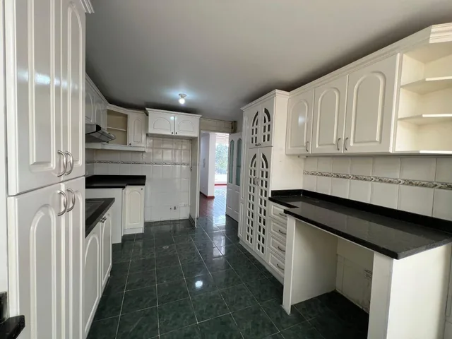 Casa en Venta 3 Dorm. en Ponceano | 3 Plantas + Estudio + Sala de Tv + Terraza. Provincia de Pichincha — imagen 3