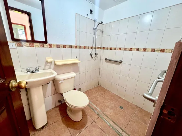 Casa en Venta Tumbaco con Amplio Terreno — imagen 3
