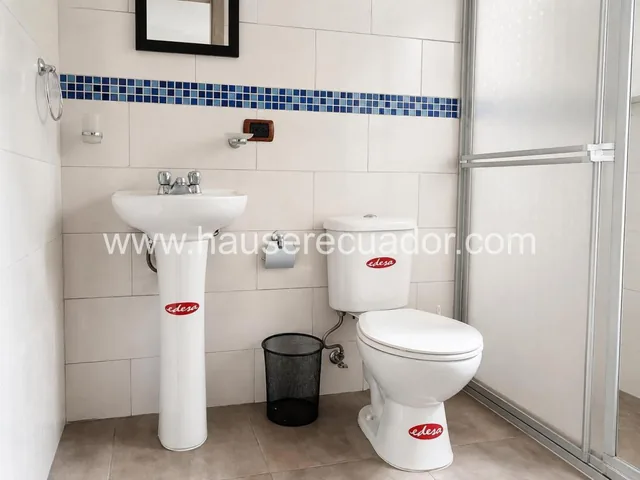 Moderna y Acogedora Casa de Venta, Ubicada Dentro de un Conjunto Residencial en Conocoto — imagen 2