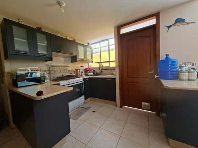 Casa de 3 Pisos, 4 Dorm, 3.5 Baños en Conjunto Privado - Calle Ismael Solís — imagen 2