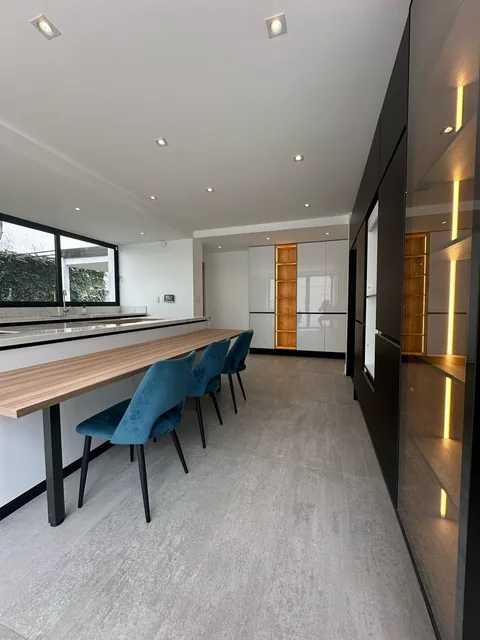 Hermosa Casa Autosustentable con Sistema Fotovoltaico — imagen 3