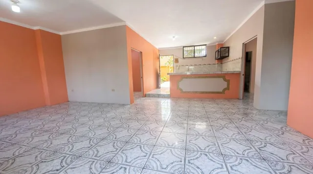 Casa Rentera de Tres Pisos en Venta, El Oro — imagen 2