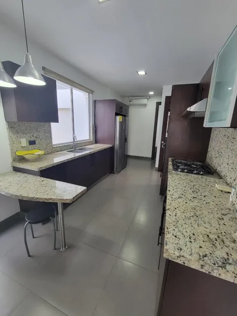 Vendo Linda y Moderna Casa en Samborondon Km 8, Guayas — imagen 3