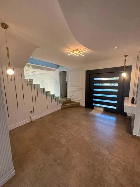 Casa de Lujo con Piscina y 4 Parqueos en Urbanización Privada - Estancias del Río, Guayas — imagen 5