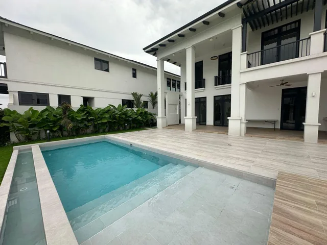 En Venta Casa 595 m² Al Lago, en Samborondon Km 8.5, Aires de Batán, 5 Dorm., Guayas — imagen 4