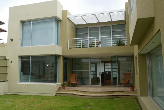 Venta Casa Oportunidad Dos Pisos Diseño Exclusivo Urbanización El Condado Segura — imagen 5