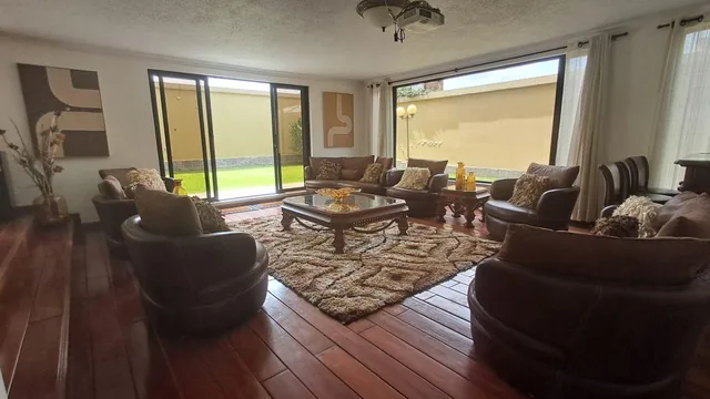 Venta de Casa Más Dep de 2 Habitaciones, en El Reservorio en Cumbaya, Súper Oportunidad — imagen 5
