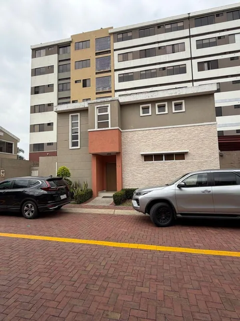 Casa en Venta en San Sebastián | 4 Dorm. | Amplio Patio | $215.000, Guayas — imagen 4