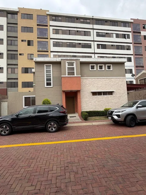 Casa en Venta en San Sebastián | 4 Dorm. | Amplio Patio | $215.000, Guayas — imagen 3