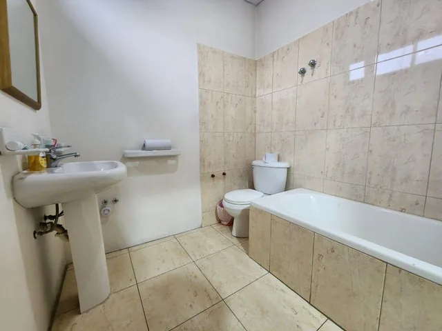 Casa con 3 Habitaciones de 261 m² en Venta en Los Ceibos, Guayas — imagen 2