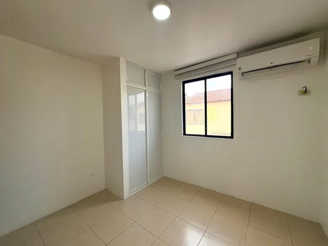 Casa en Venta en Urbanización Villa Club Etapa Floral Via Daule Aurora, Guayas — imagen 4