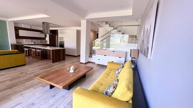 Casa de Venta / 240 m² con 3 Habitaciones en Cumbayá — imagen 5