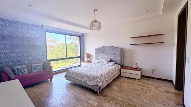 Casa de Venta / 240 m² con 3 Habitaciones en Cumbayá — imagen 3
