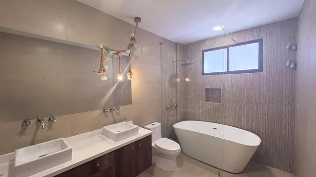 Casa de Venta / 240 m² con 3 Habitaciones en Cumbayá — imagen 2