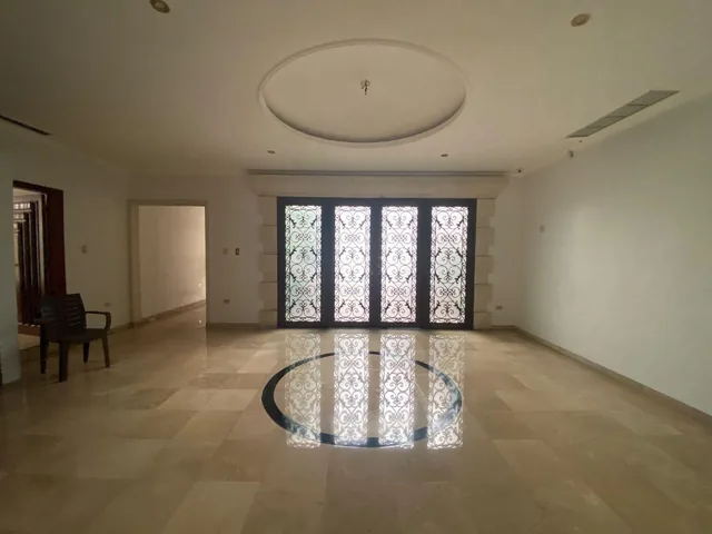 Amplia Casa en Venta en La Mejor Ubicación de Urdesa, Guayas — imagen 2