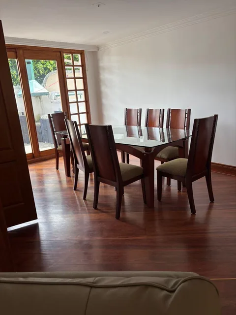 Casa Remodelada de 260 m² con 3 Habitaciones en Venta en Cumbayá — imagen 3